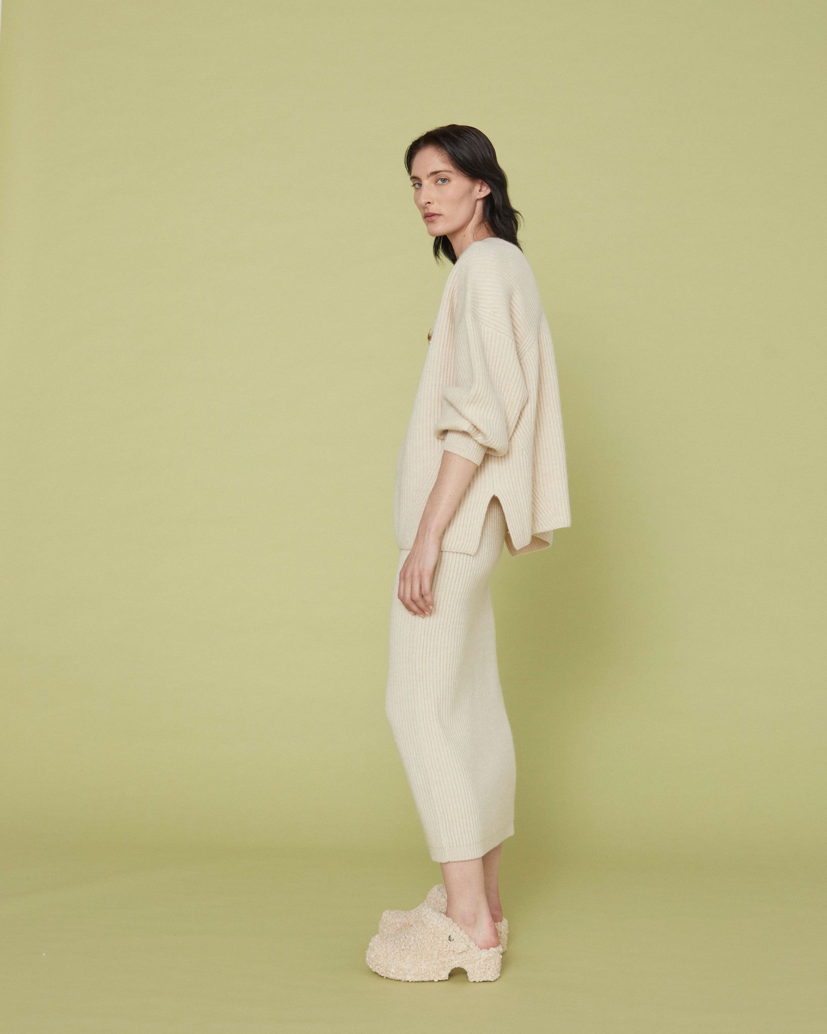 HETTIE V-NECK SWEATER